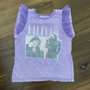 Gently worn Aaliyah band tshirt in size kids 5